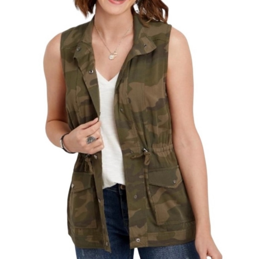 MAURICES Green Camo Rayon Vest Medium